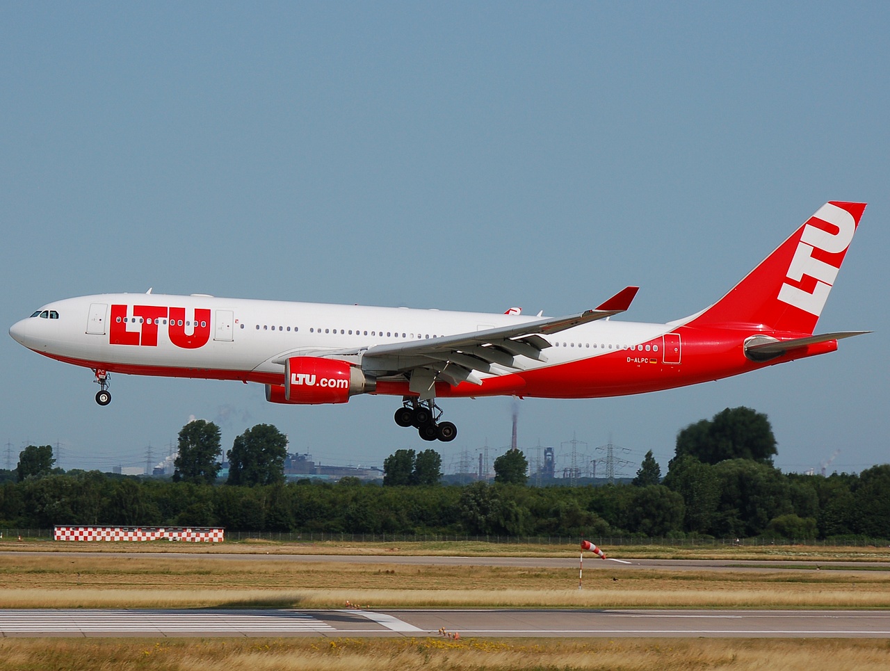 D-ALPC - A330-223 - LTU International Airways - DUS - 06-07-2008