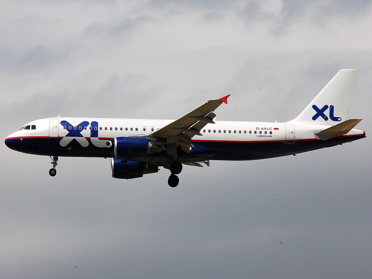 D-AXLC - A320-214 - XL Airways France - CDG - 09-07-2008