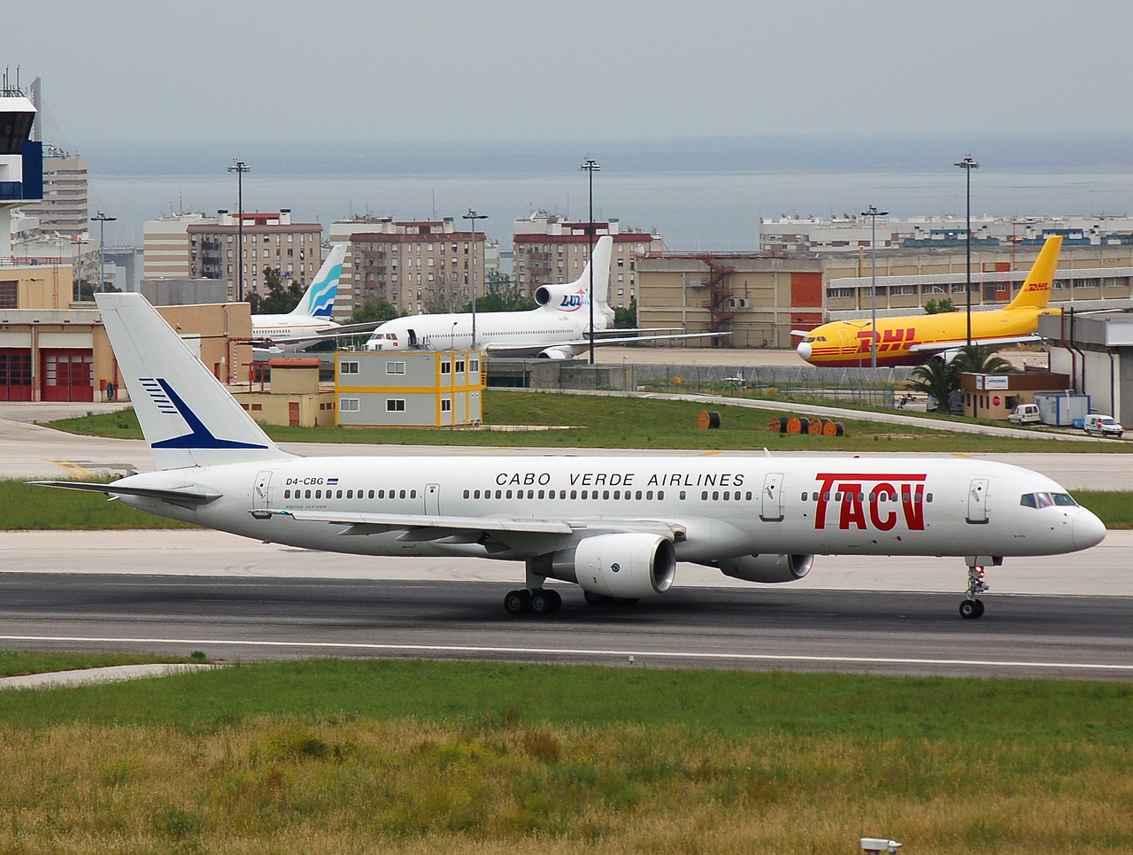 D4-CBG - 757-2Q8 - TACV Cabo Verde Airlines - LIS - 28-05-2008