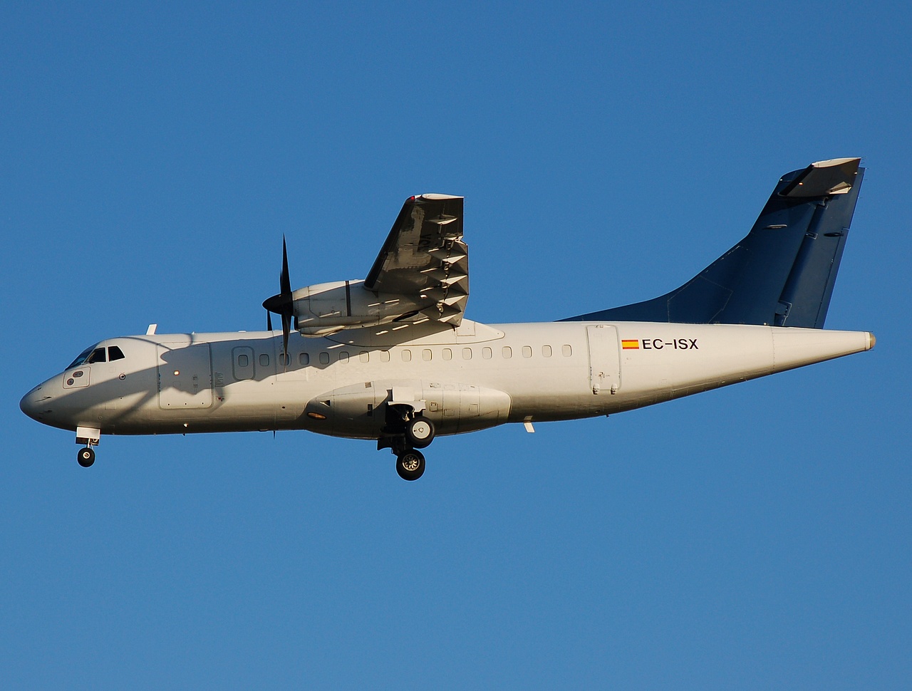 EC-ISX - ATR 42-300 - Swiftair - LIS - 29-05-2008