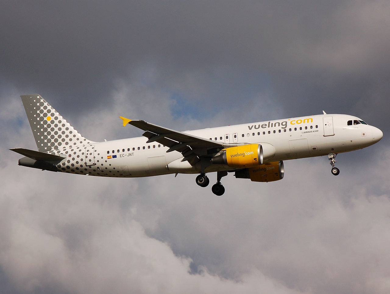 EC-JNT - A320-214 - Vueling - LIS - 31-05-2008