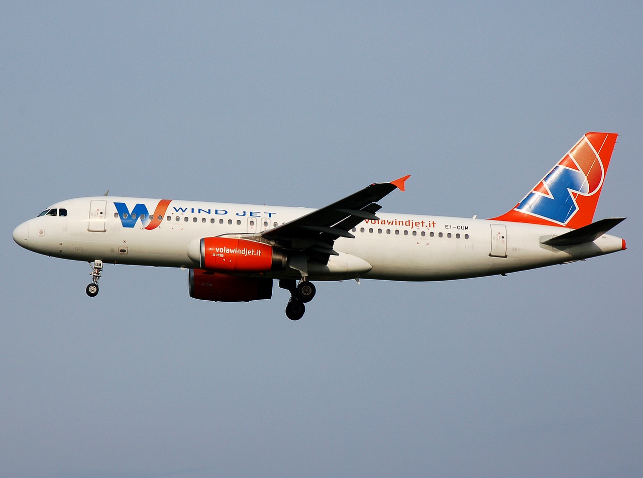EI-CUM - A320-212 - Windjet - FCO - 11-06-2008