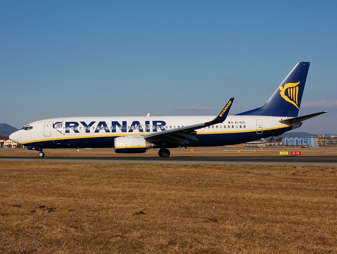 EI-DCC - 737-8AS(WL) - Ryanair - SZG - 16-02-2008