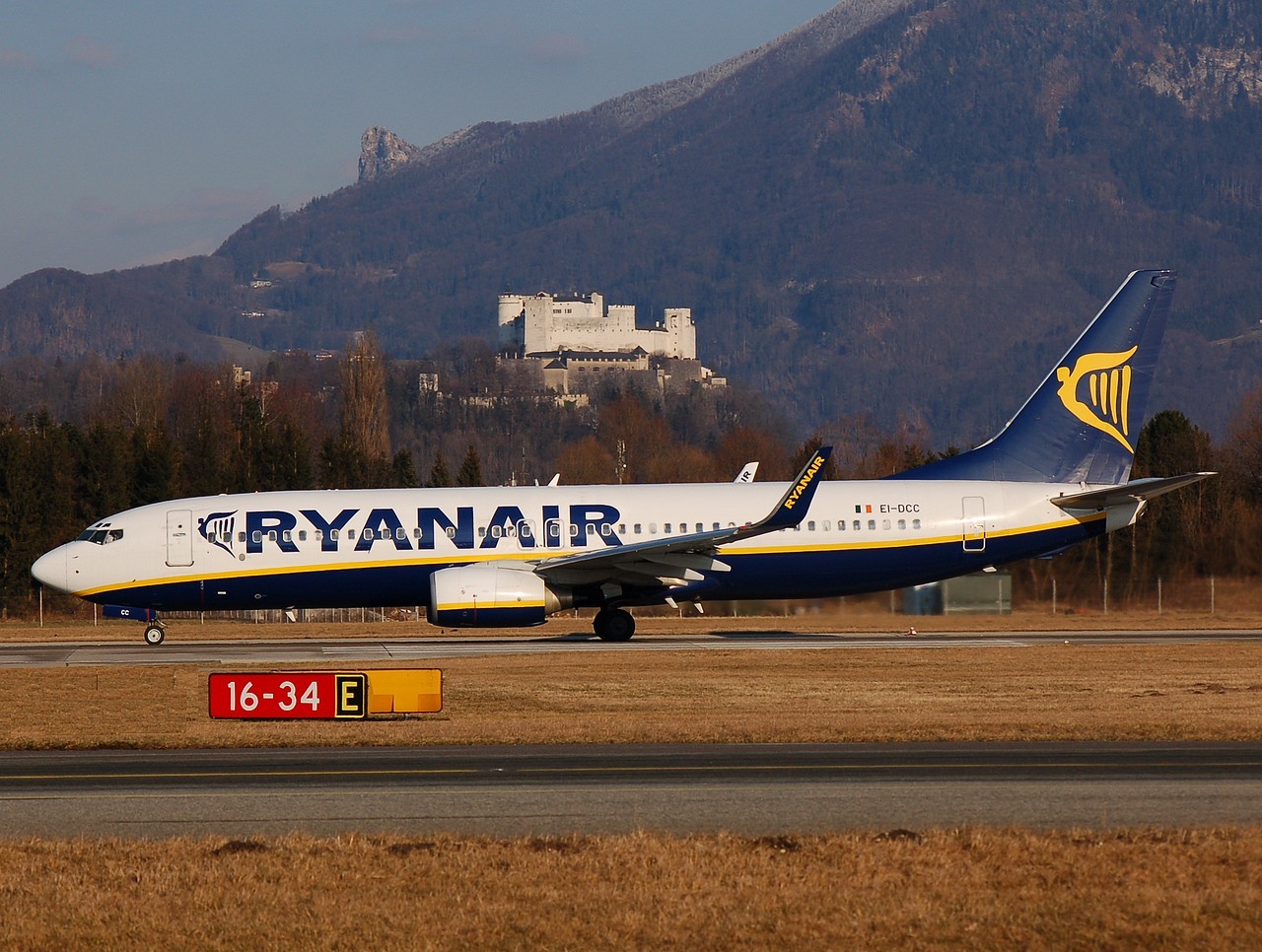 EI-DCC - 737-8AS(WL) - Ryanair - SZG - 16-02-2008b