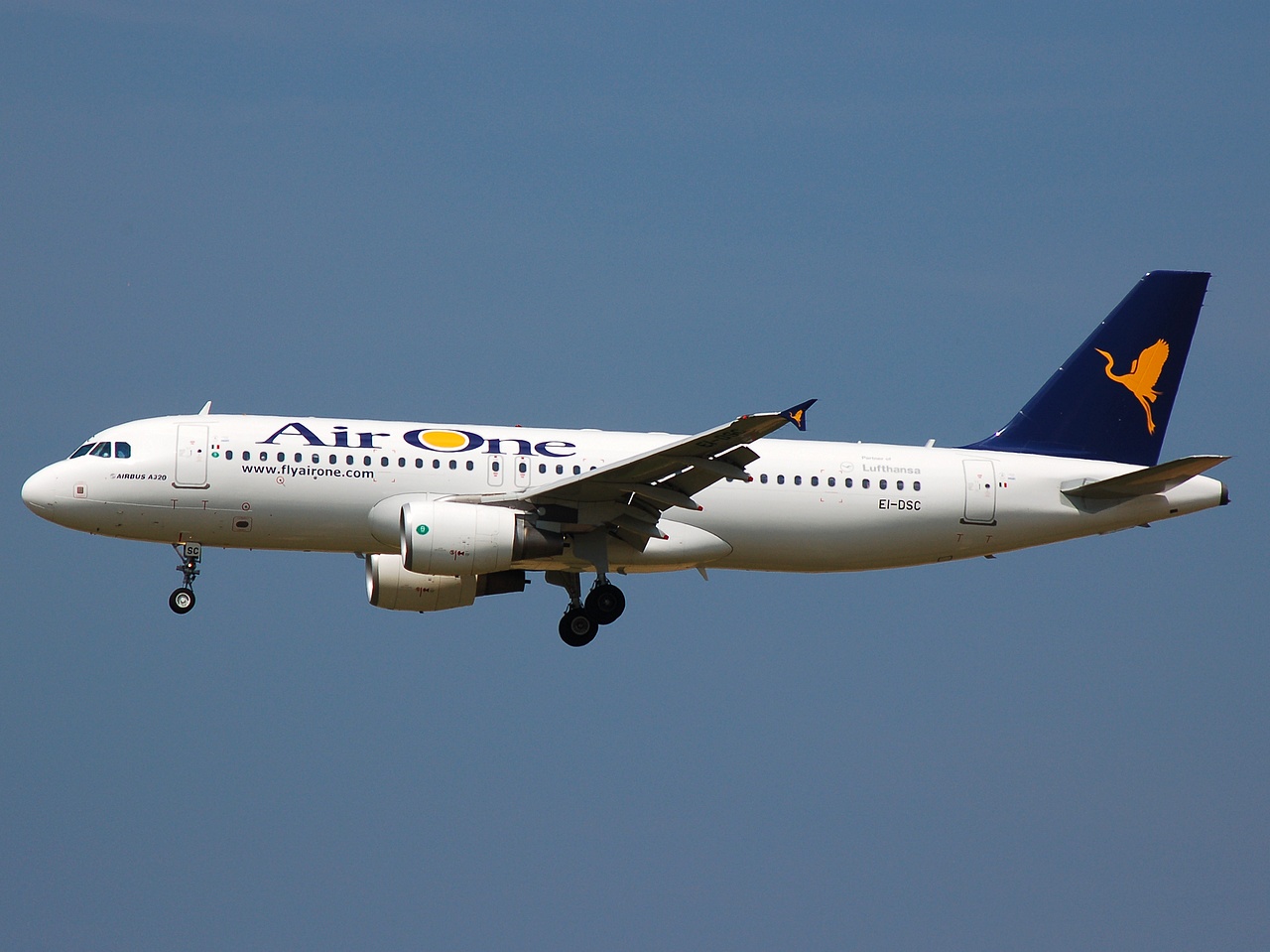 EI-DSC - A320-216 - Air One - FCO - 10-06-2008b