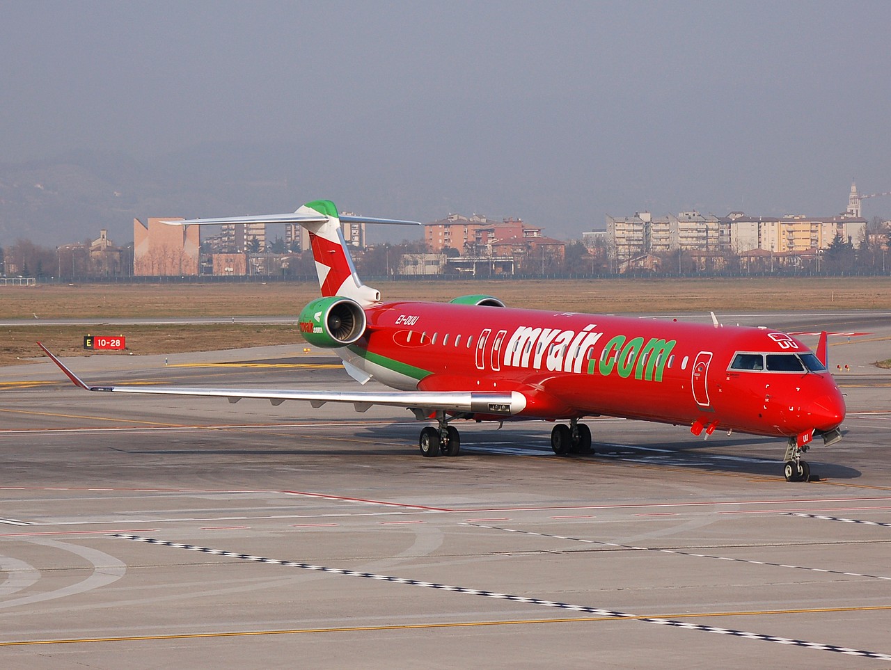 EI-DUU - CRJ-900ER - Myair - BGY - 26-02-2008b