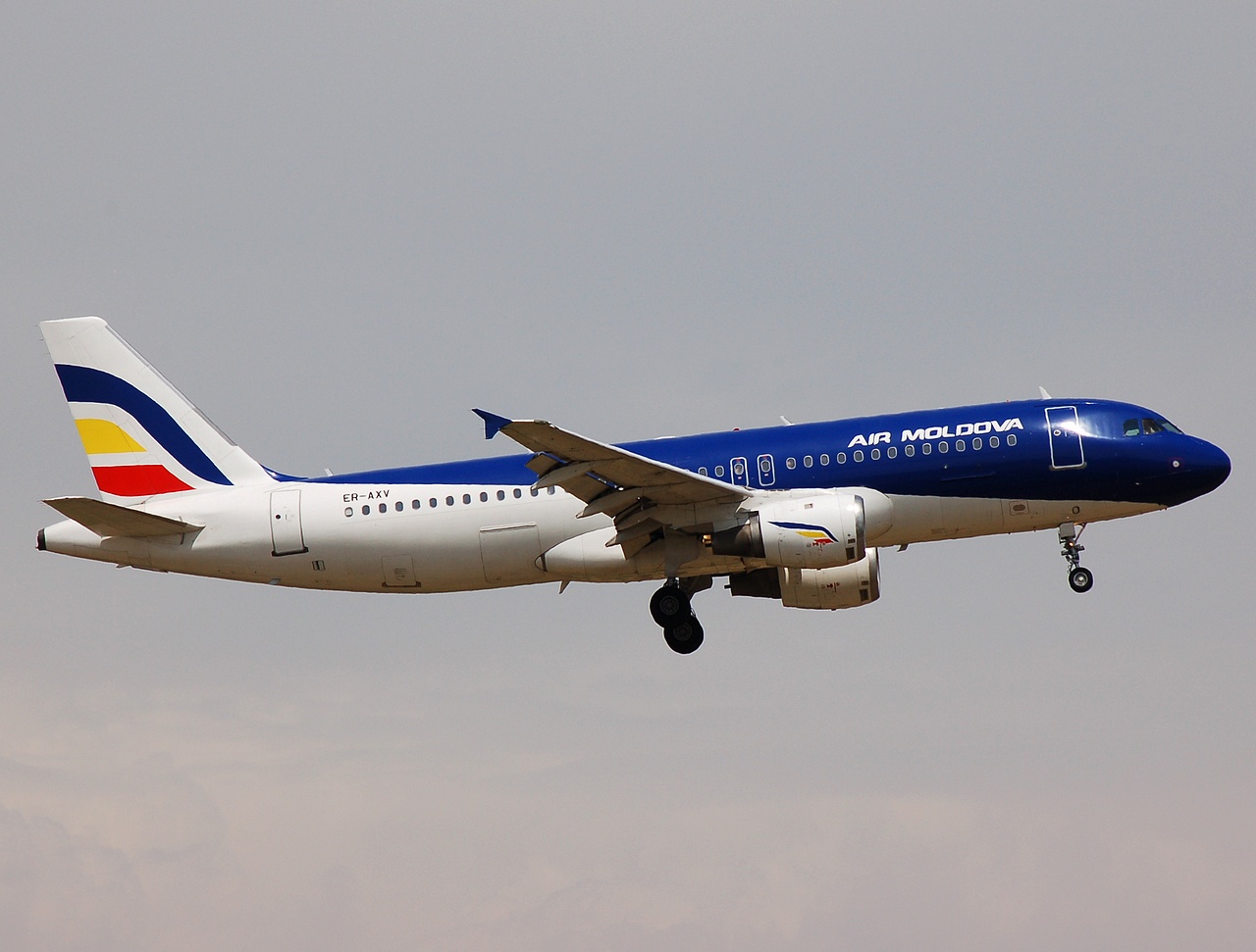 ER-AXV - A320-211 - Air Moldova - FCO - 11-06-2008