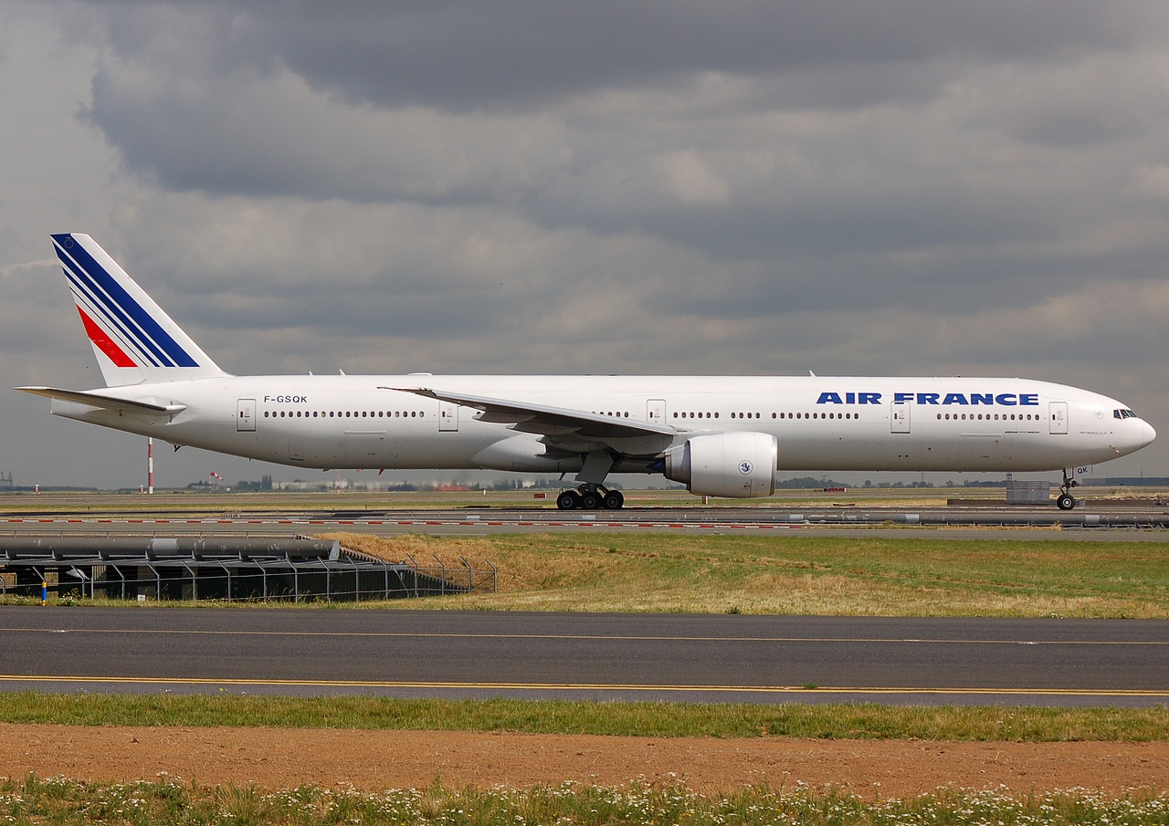 F-GSQK - 777-328(ER) - Air France - CDG - 09-07-2008