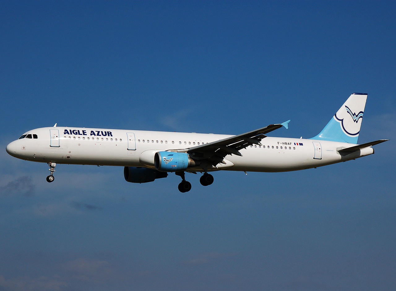 F-HBAF - A321-211 - Aigle Azur - LIS - 30-05-2008