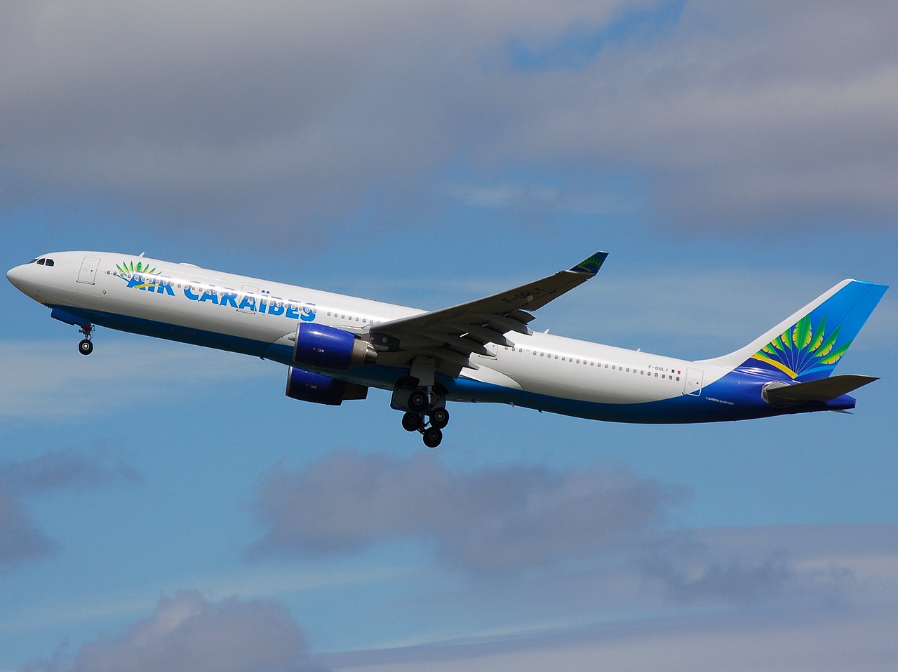 F-ORLY - A330-323 - Air Caraibes - ORY - 10-07-2008b