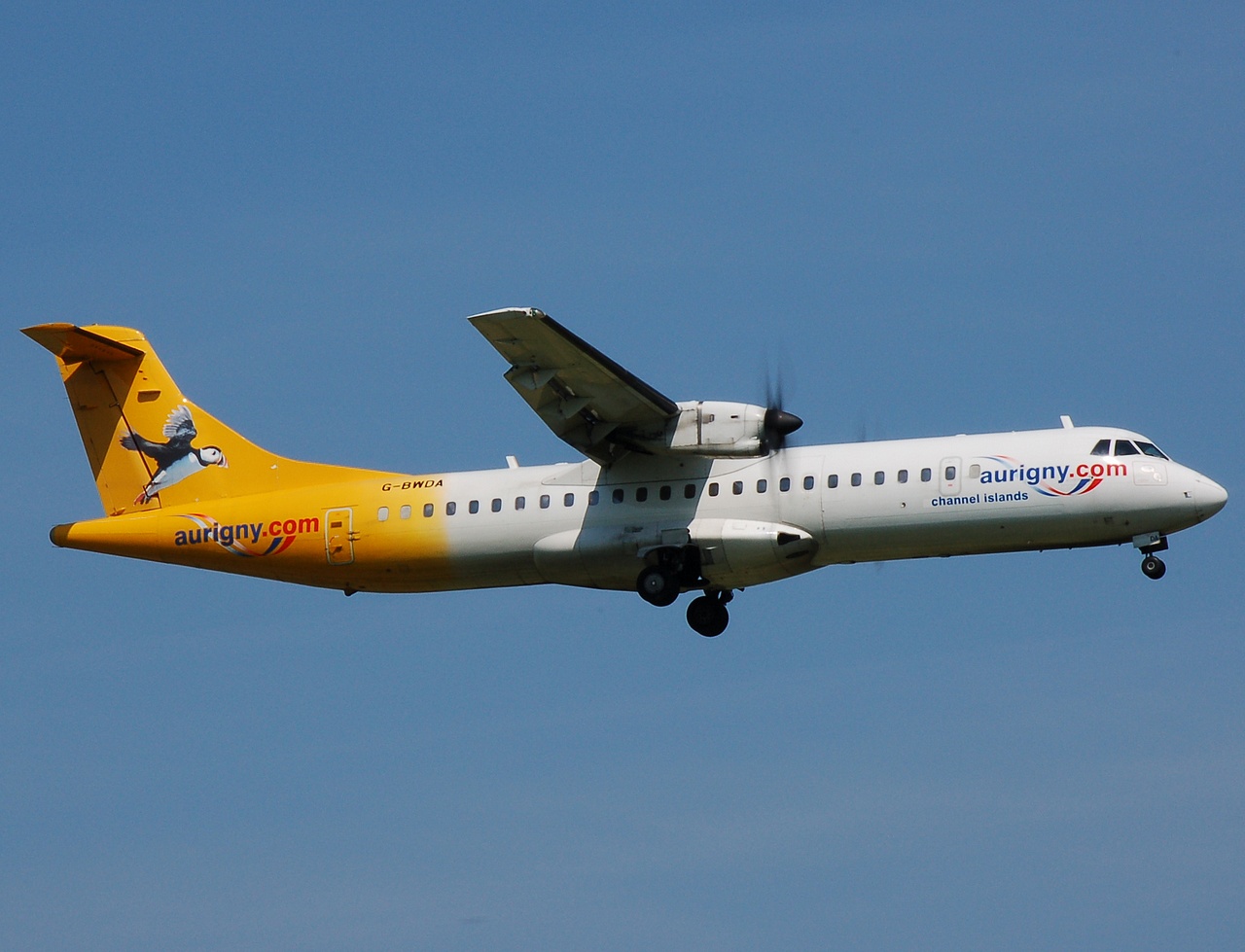 G-BWDA - ATR 72-202 - Aurigny Air Services - LGW - 13-05-2008