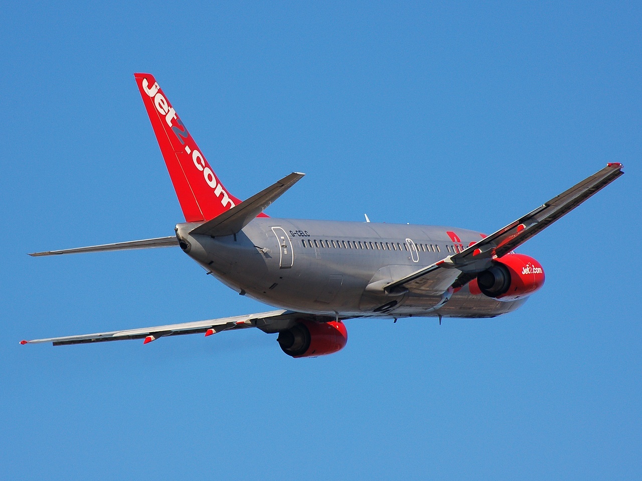 G-CELC - 737-33A - Jet2 - SZG - 16-02-2008b