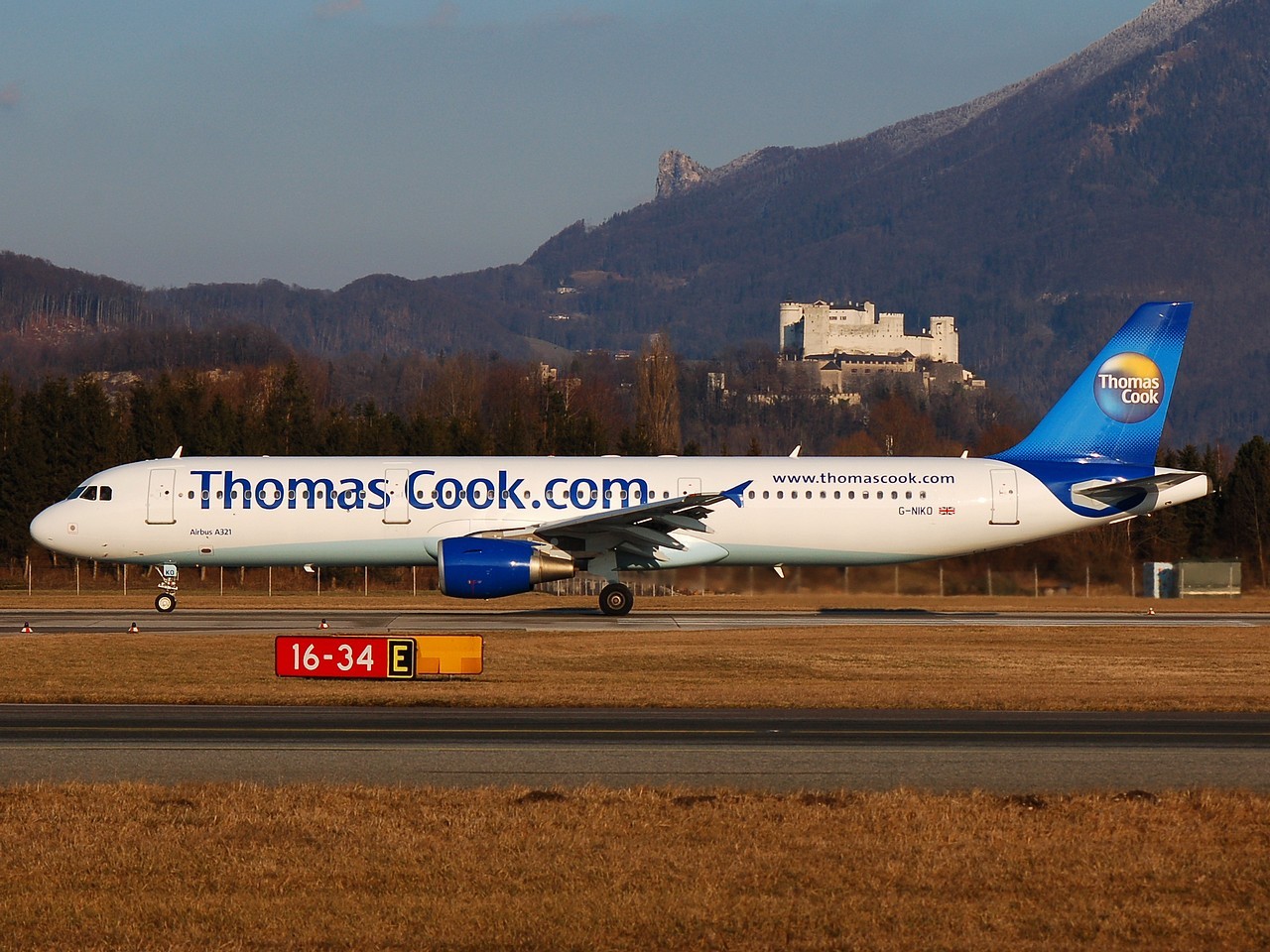 G-NIKO - A321-211 - Thomas Cook Airlines - SZG - 16-02-2008b