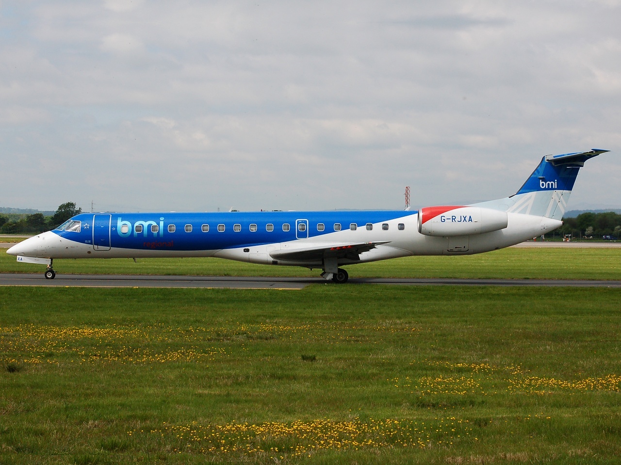 G-RJXA - ERJ-145EP - bmi Regional - GLA - 16-05-2008b