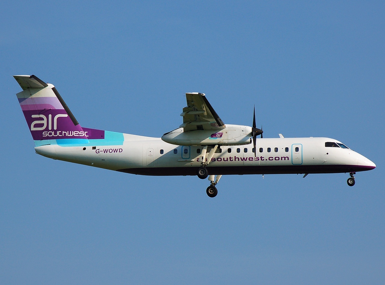G-WOWD - DHC-8-311 - Air Southwest - LGW - 13-05-2008