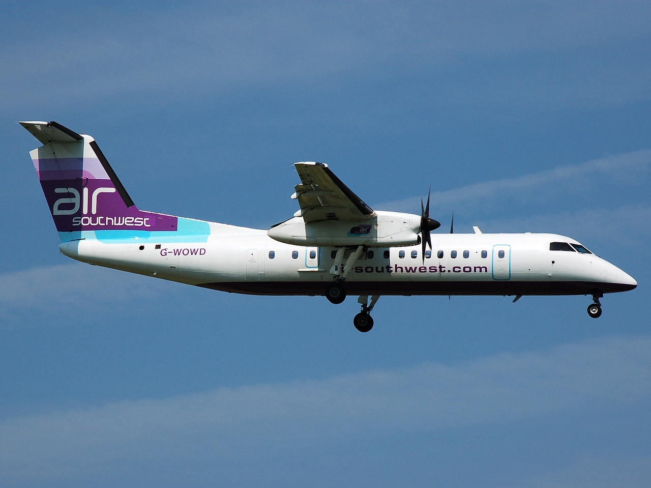 G-WOWD - DHC-8-311 - Air Southwest - LGW - 13-05-2008b