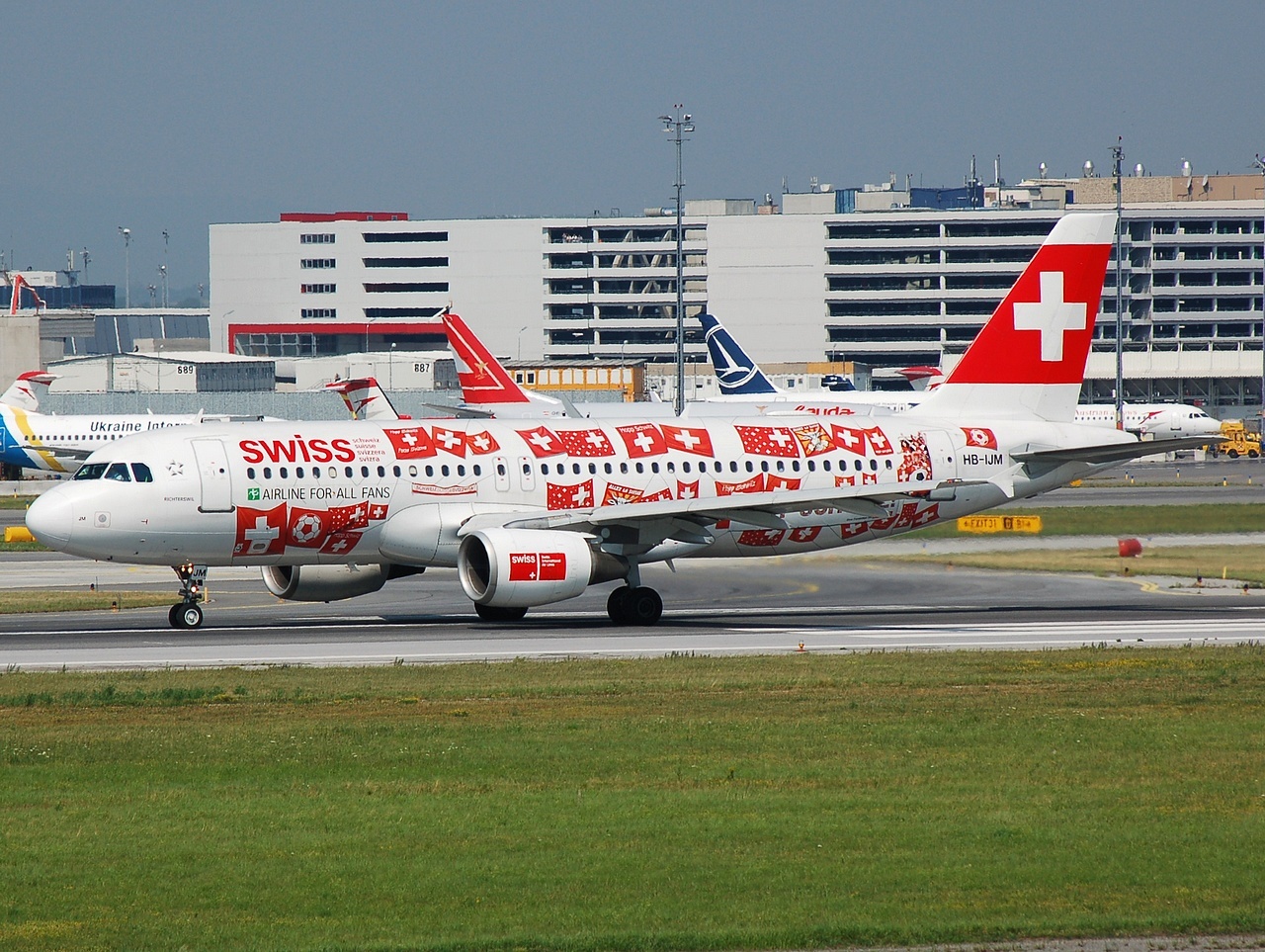 HB-IJM - A320-214 - Swiss - VIE - 03-07-2008