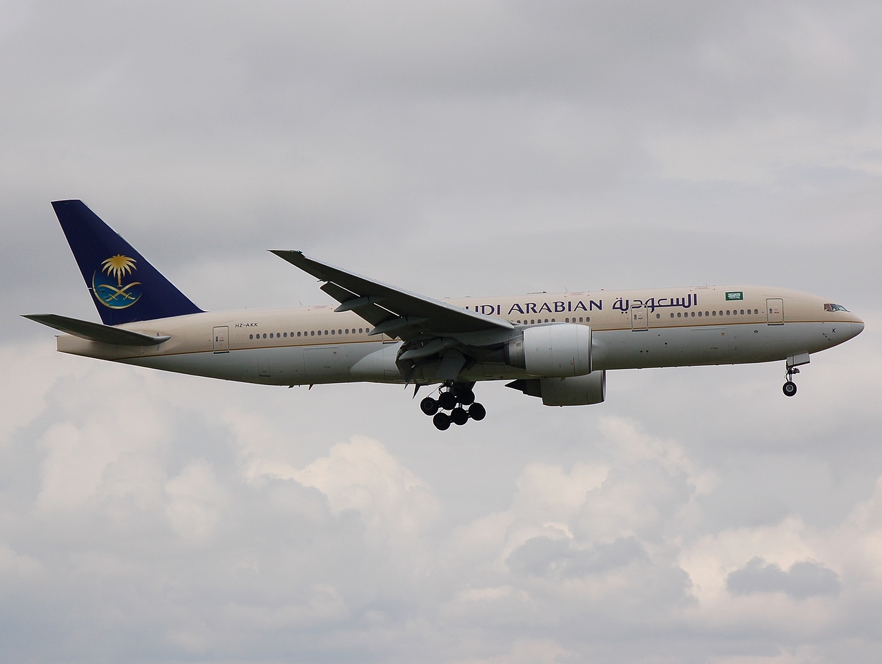 HZ-AKK - 777-268(ER) - Saudi Arabian Airlines - FCO - 12-06-2008