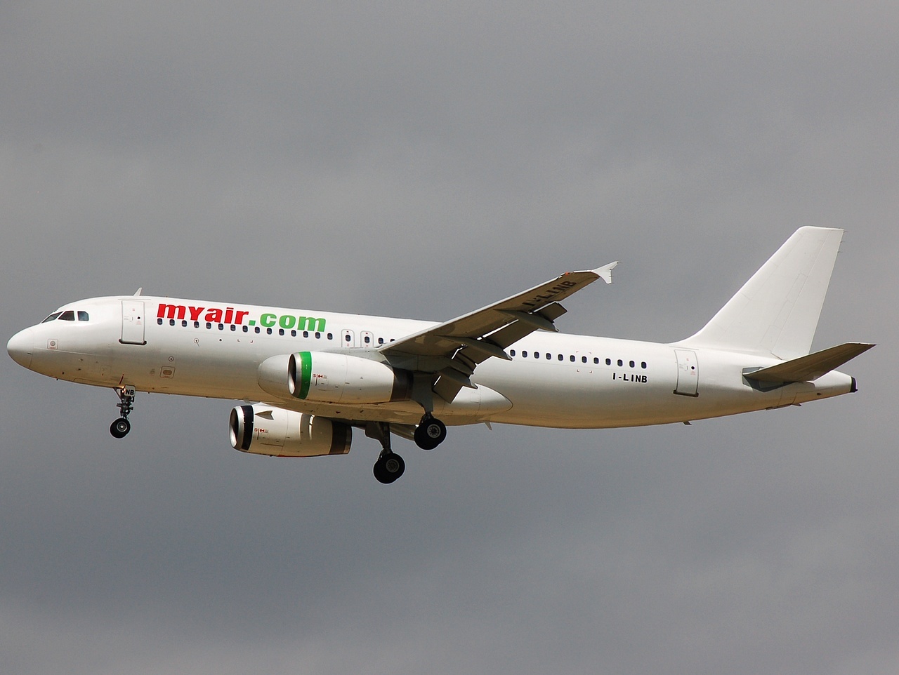 I-LINB - A320-231 - Myair - CDG - 09-07-2008