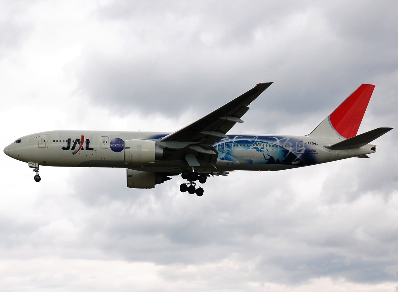 JA704J - 777-246(ER) - Japan Airlines - LHR - 12-07-2008