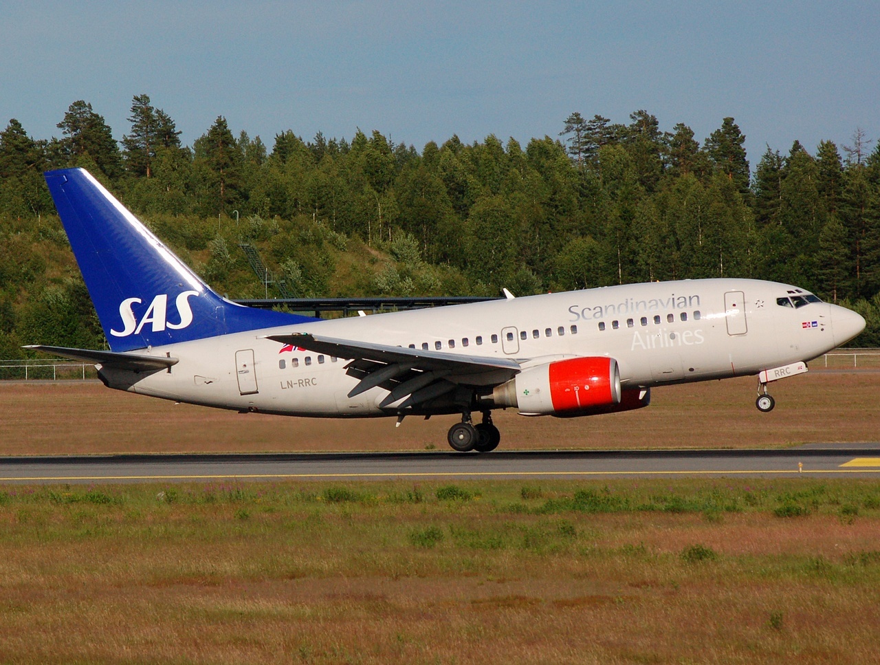 LN-RRC - 737-683 - SAS Scandinavian Airlines - OSL - 25-06-2008b