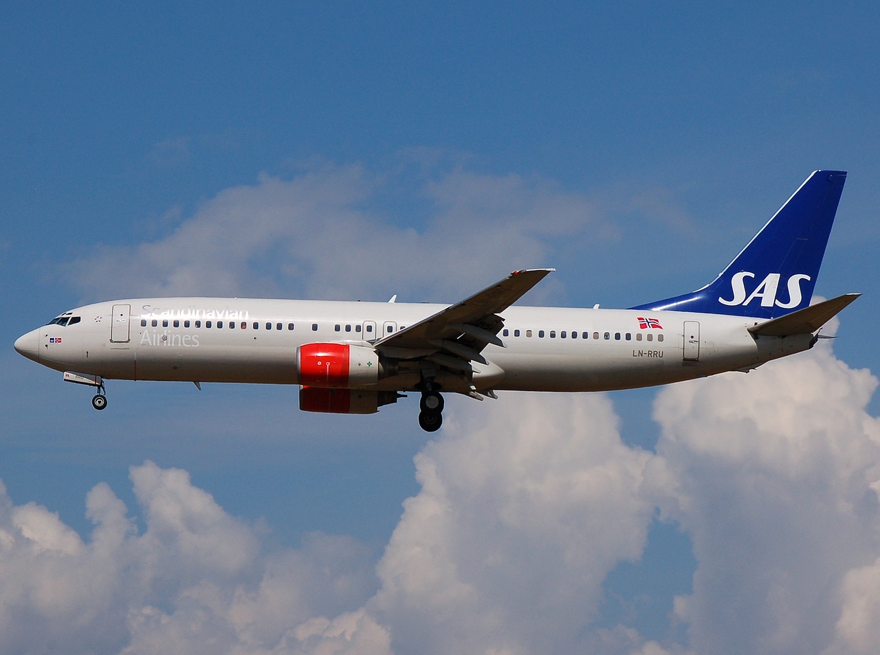 LN-RRU - 737-883 - SAS Scandinavian Airlines - CPH - 18-06-2008b