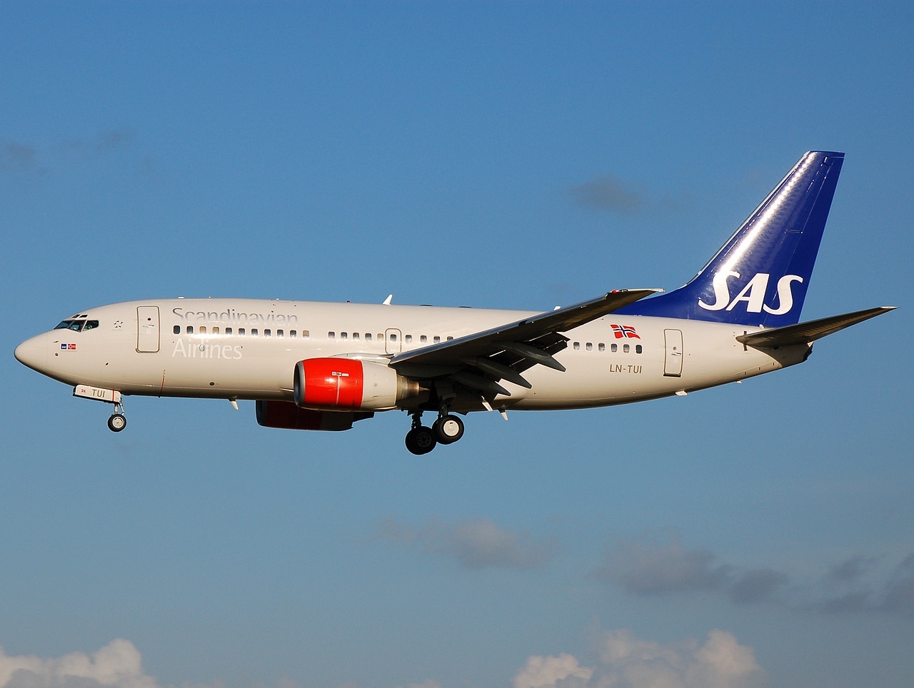 LN-TUI - 737-705 - SAS Norge - LIS - 30-05-2008