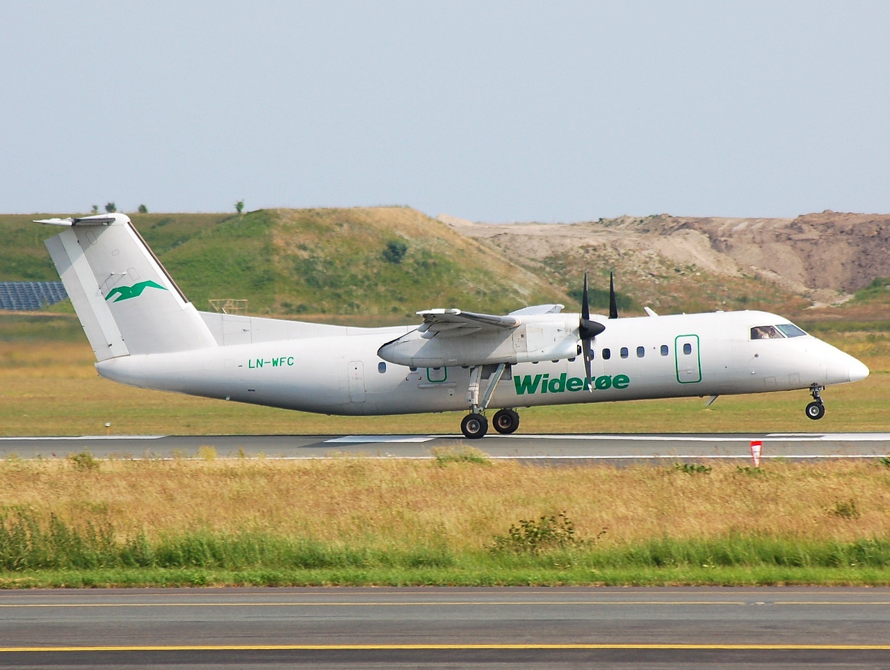 LN-WFC - DHC-8-311 - Wideroe - CPH - 19-06-2008