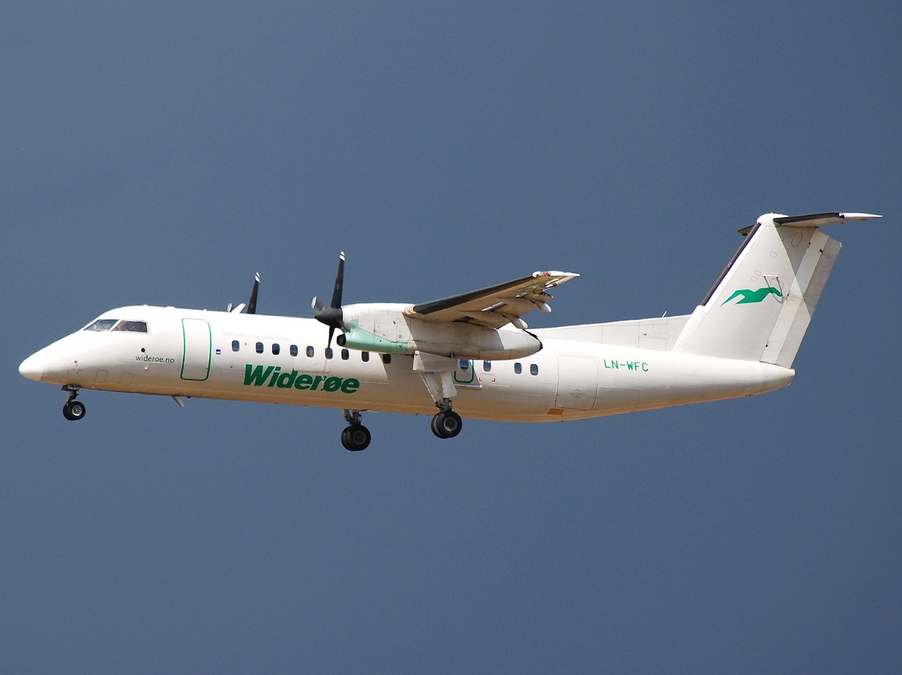 LN-WFC - DHC-8-311 - Wideroe - CPH - 20-06-2008