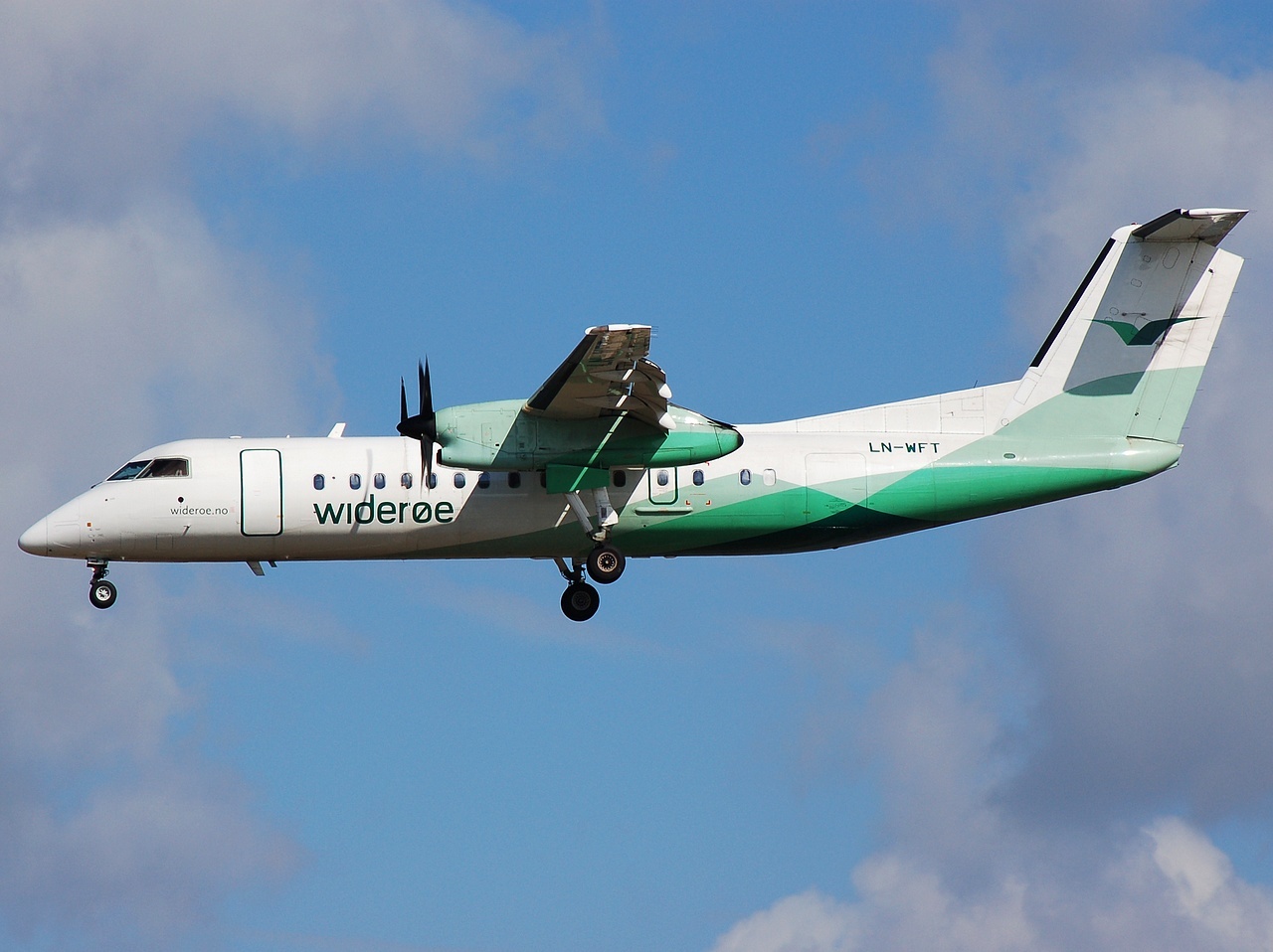 LN-WFT - DHC-8-311 - Wideroe - CPH - 20-06-2008
