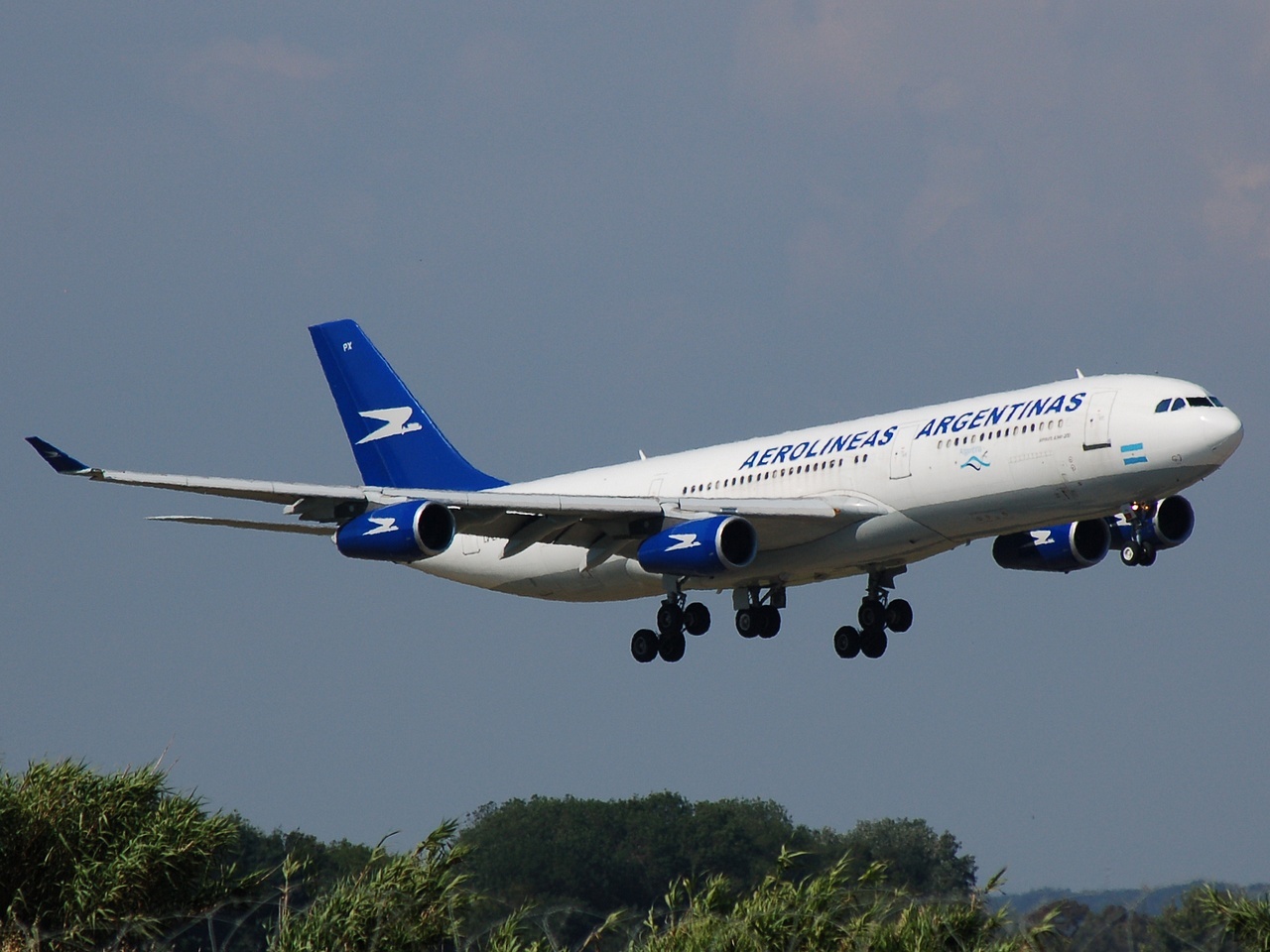 LV-ZPJ - A340-211 - Aerolineas Argentinas - FCO - 10-06-2008