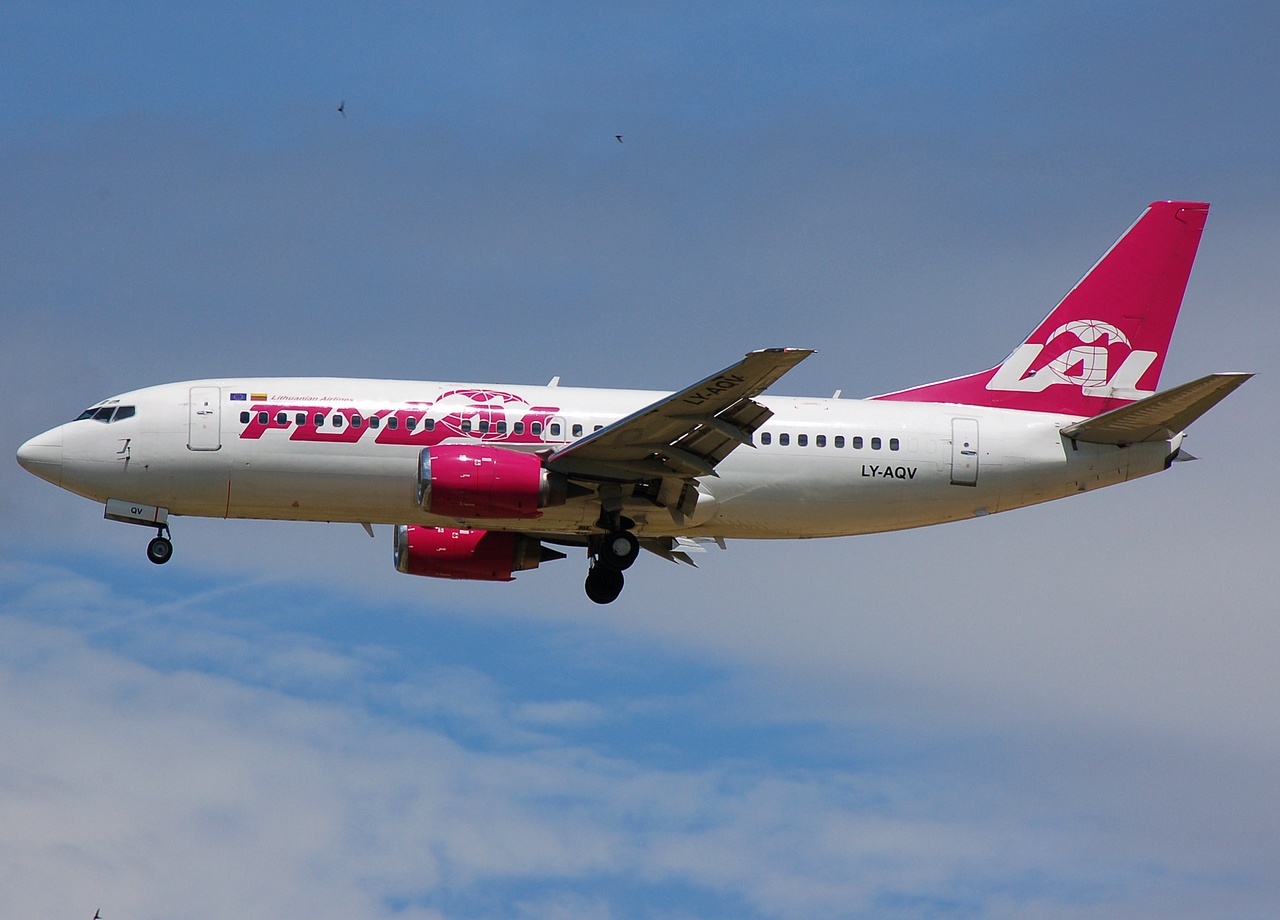 LY-AQV - 737-35B - FlyLAL - CDG - 09-07-2008