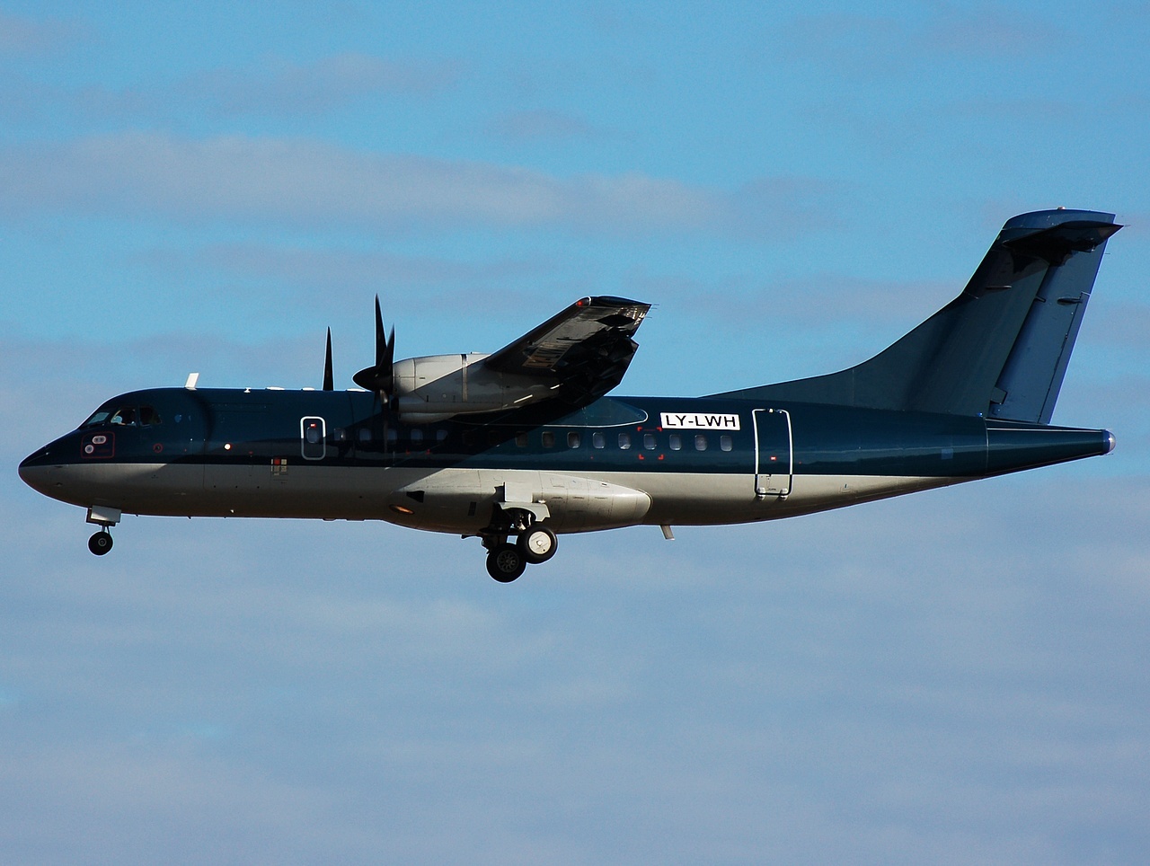 LY-LWH - ATR 42-300 - Danu Oro Transportas - CPH - 20-06-2008b