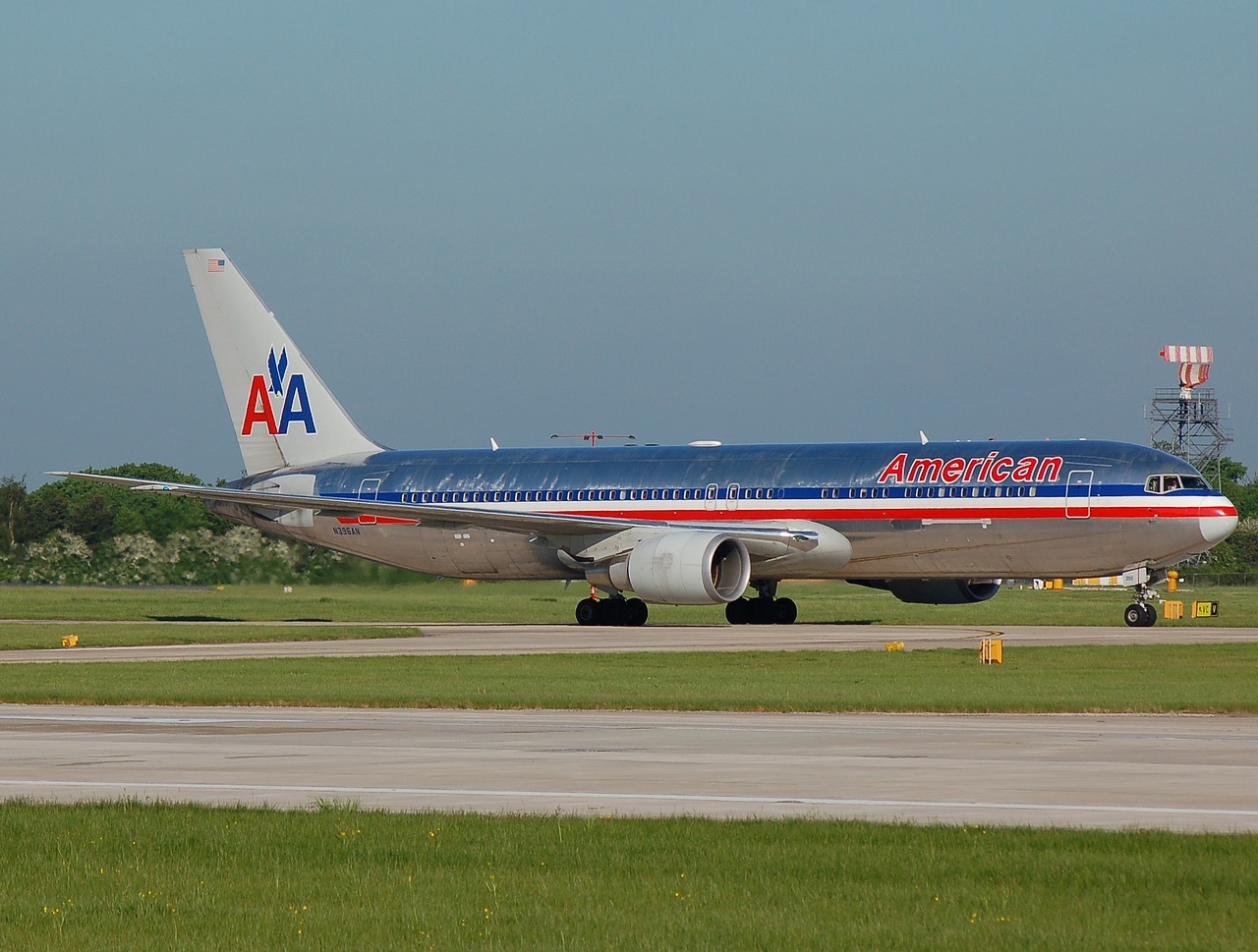 N396AN - 767-323(ER) - American Airlines - MAN - 14-05-2008