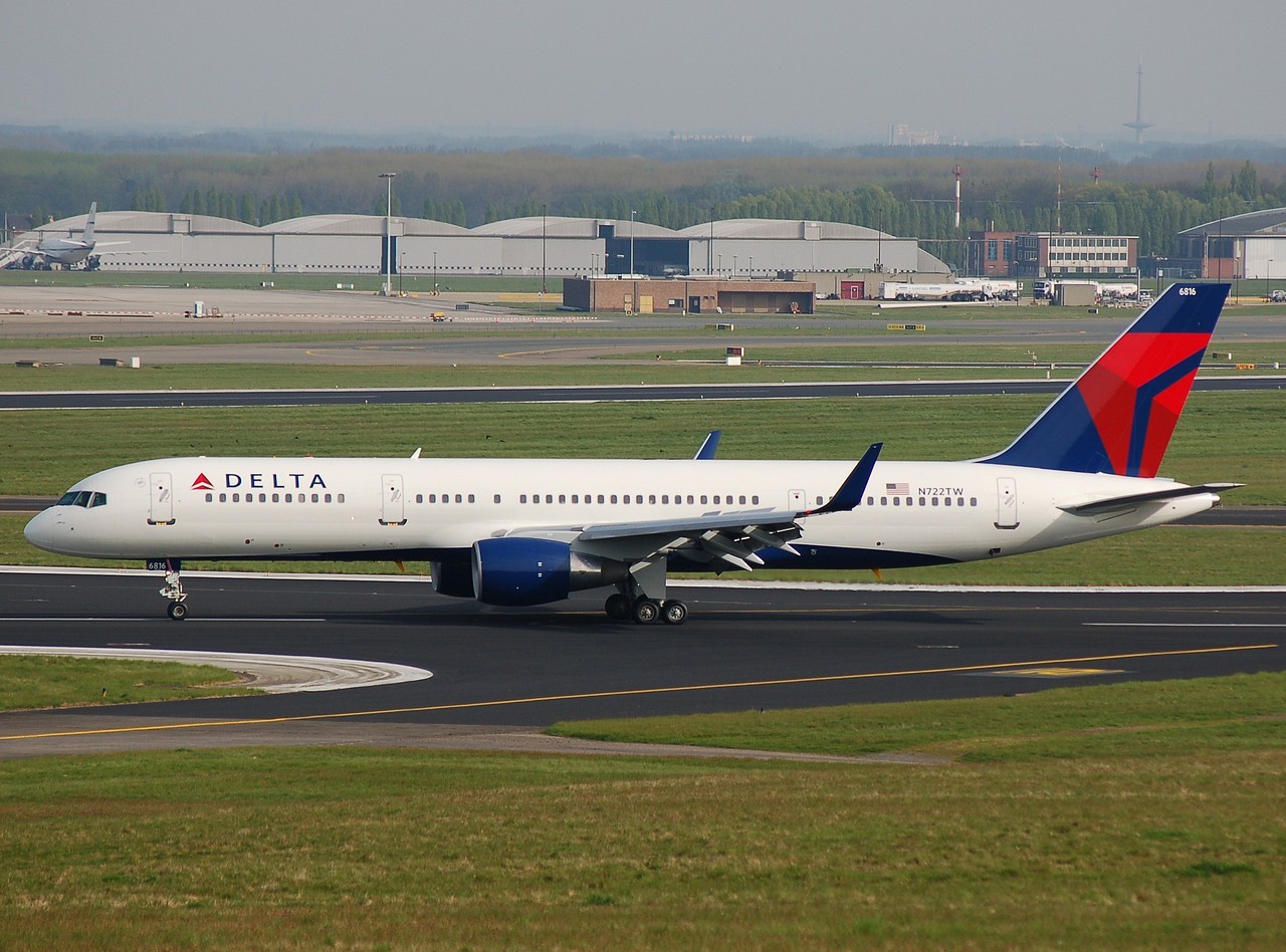 N722TW - 757-231(WL) - Delta Air Lines - BRU - 27-04-2008