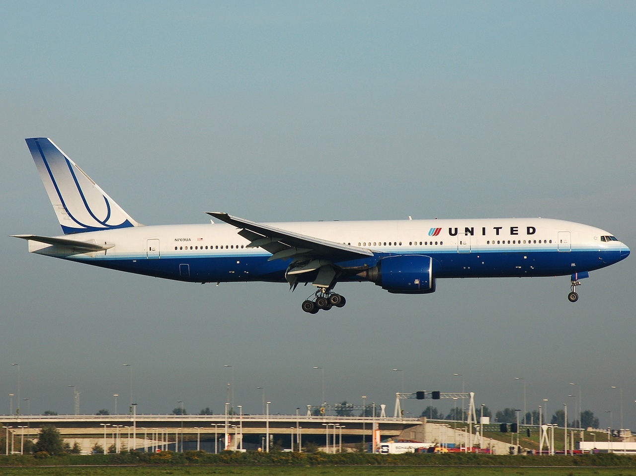 N769UA - 777-222 - United Airlines - AMS - 20-09-2008
