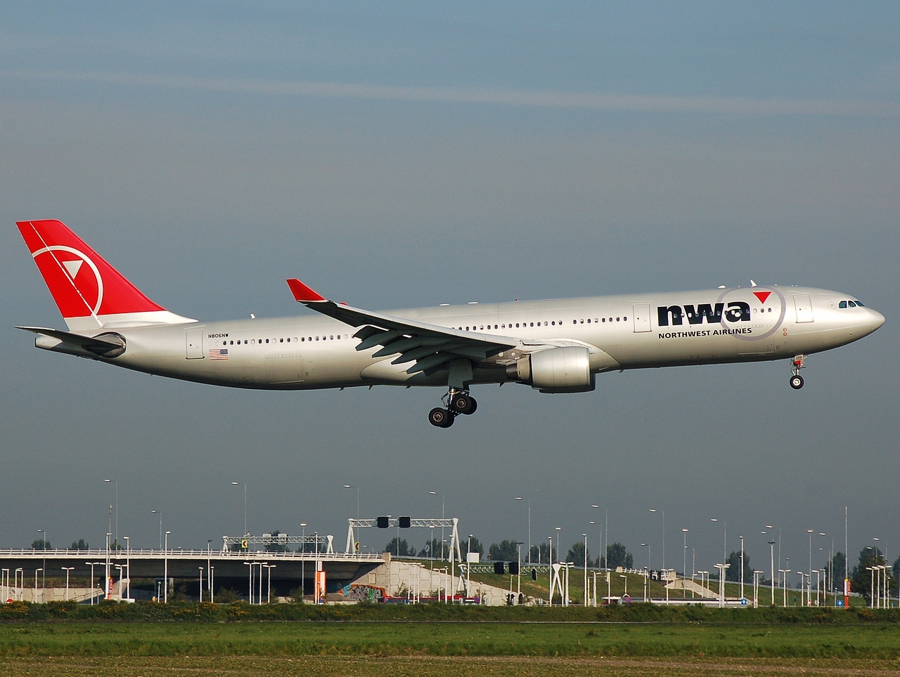 N806NW - A330-323 - Northwest Airlines - AMS - 20-09-2008