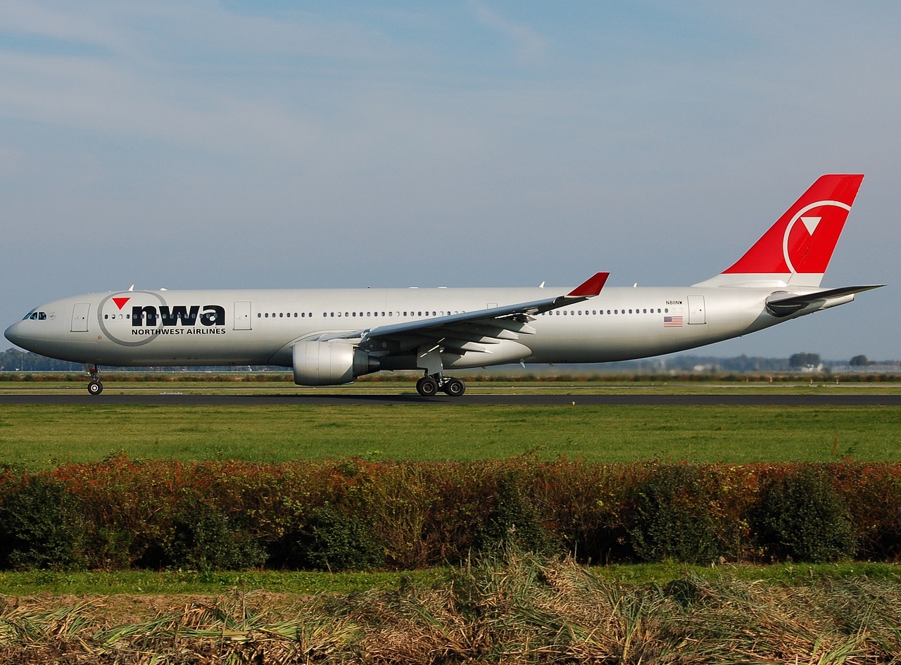 N811NW - A330-323 - Northwest Airlines - AMS - 20-09-2008