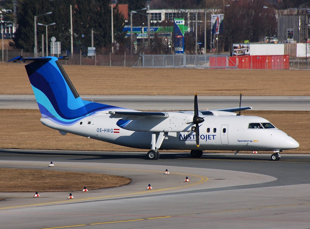 OE-HWG - DHC-8-102 - Austrojet - SZG - 16-02-2008a