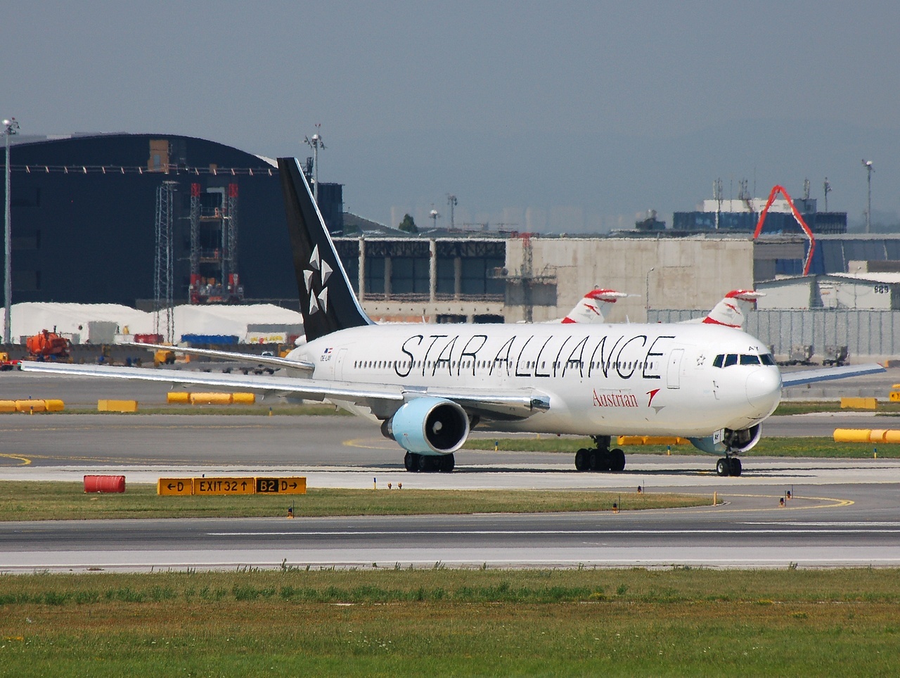 OE-LAY - 767-3Z9(ER) - Austrian Airlines - VIE - 03-07-2008