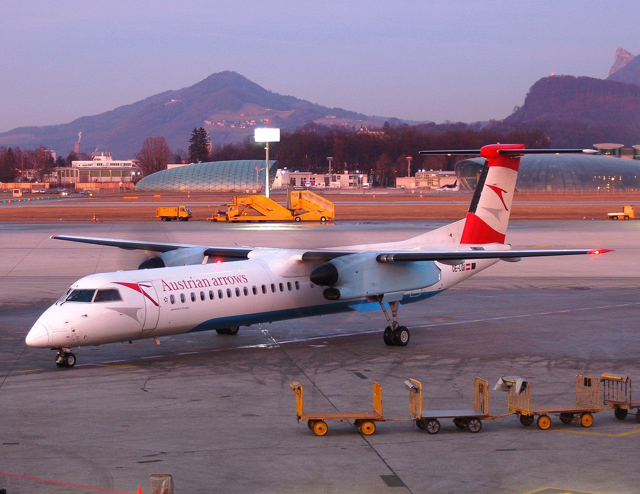 OE-LGI - DHC-8-402 - Austrian Arrows - SZG - 17-02-2008