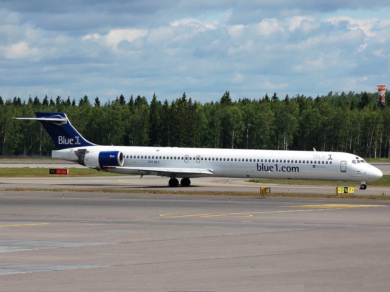 OH-BLC - MD-90-30 - Blue 1 - HEL - 08-06-2008b