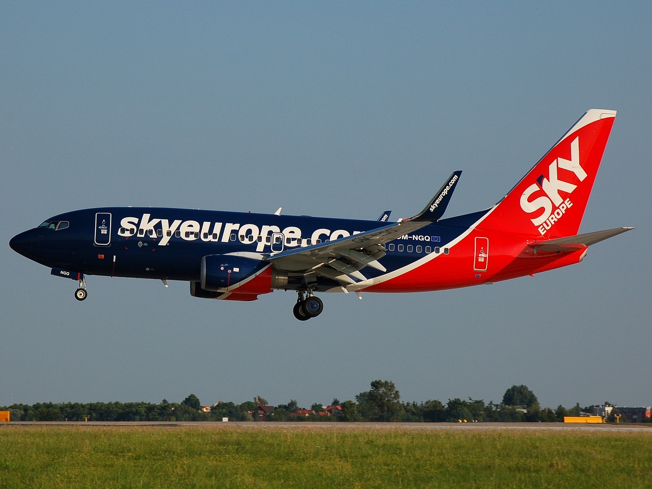 OM-NGQ - 737-7GL(WL) - SkyEurope Airlines - PRG - 30-06-2008