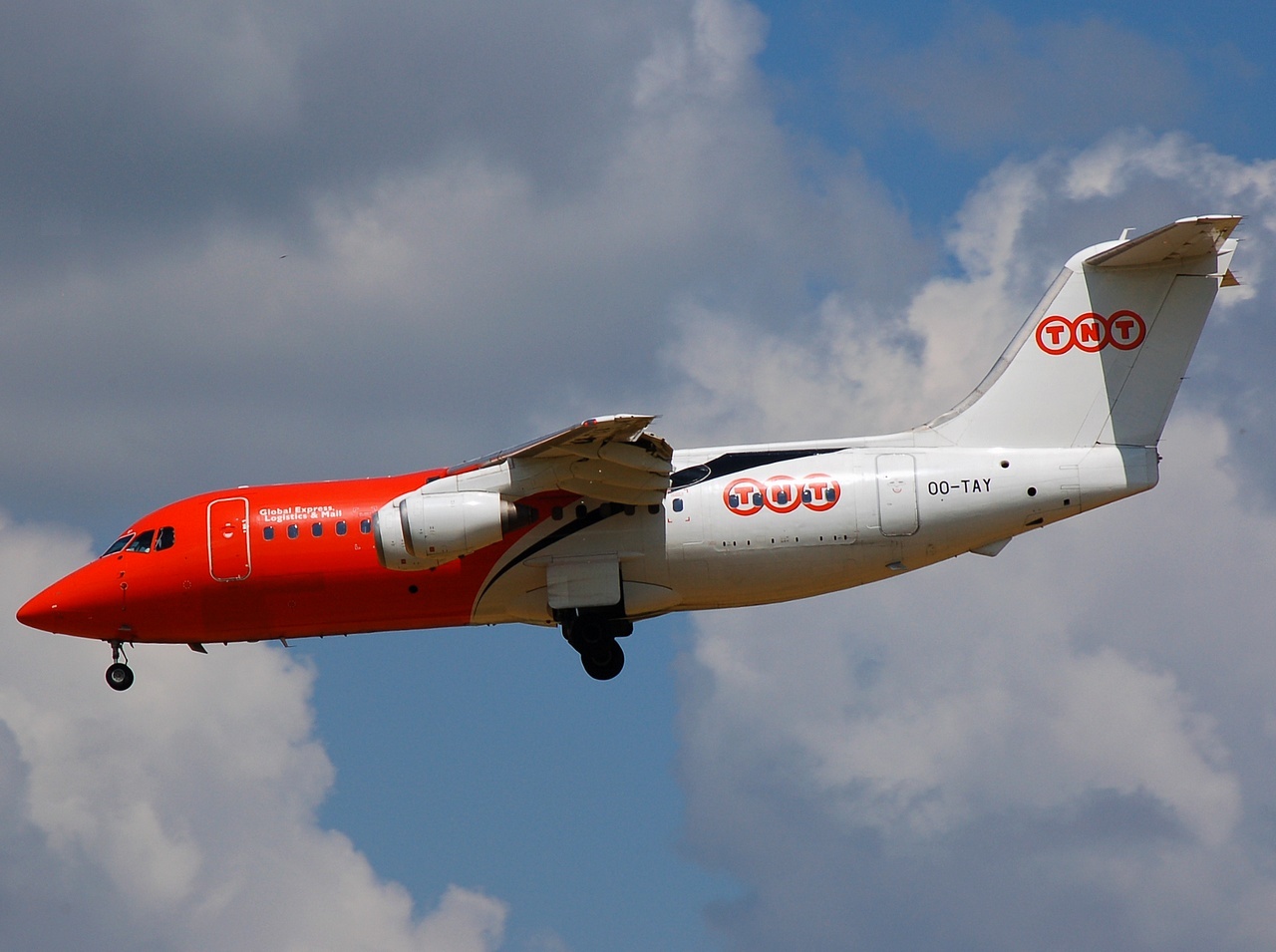 OO-TAY - BAe 146-200QC - TNT Airways - BRU - 04-07-2008