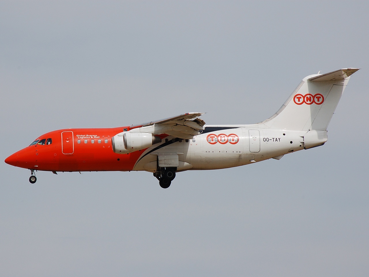 OO-TAY - BAe 146-200QC - TNT Airways - BRU - 16-08-2008