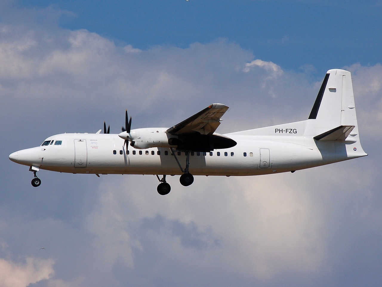 PH-FZG - Fokker 50 - Wideroe - CPH - 18-06-2008