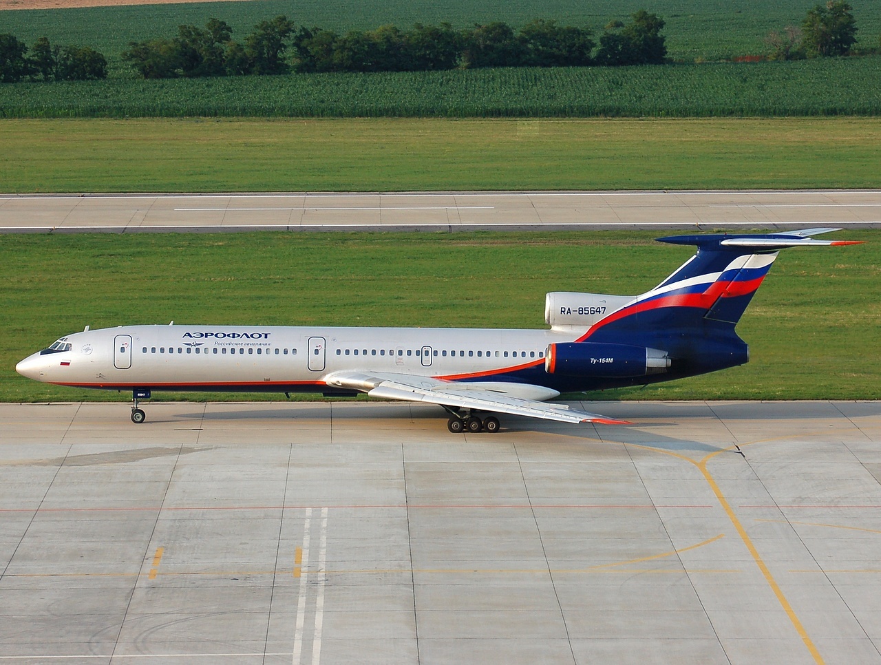 RA-85647 - Tupolev TU-154M - Aeroflot _ Russian Airlines - BTS - 03-07-2008