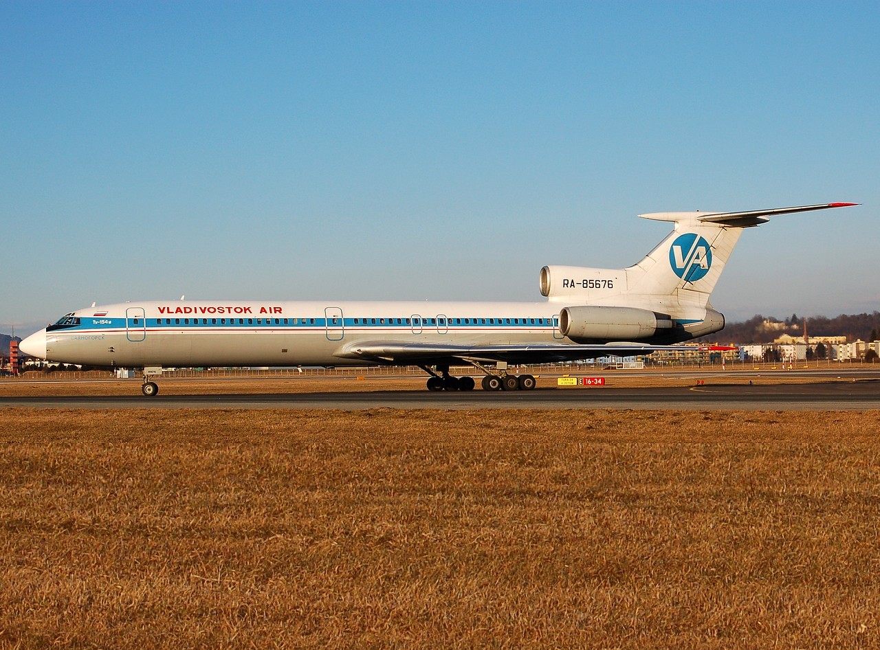 RA-85676 - Tu-154-M - Vladivostok Avia - SZG - 16-02-2008b