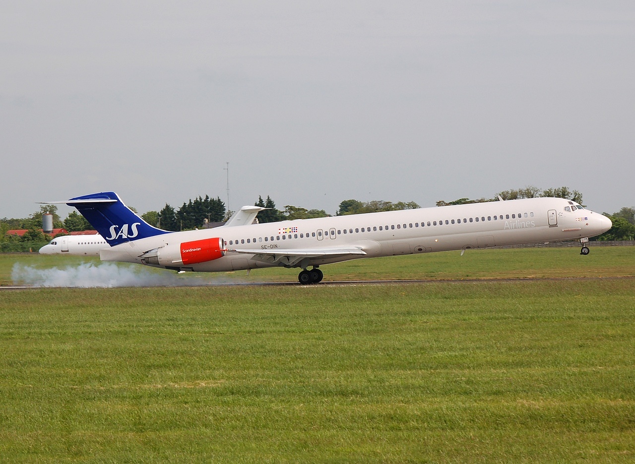 SE-DIN - MD-81 - SAS Scandinavian Airlines - DUB - 21-05-2008