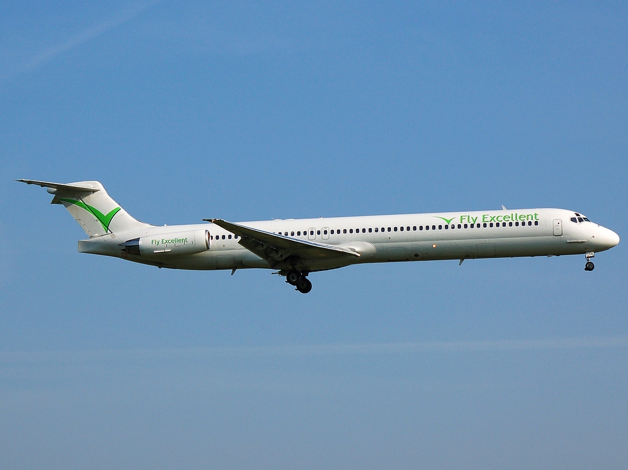 SE-DJE - MD-83 - Fly Excellent - LGW - 13-05-2008